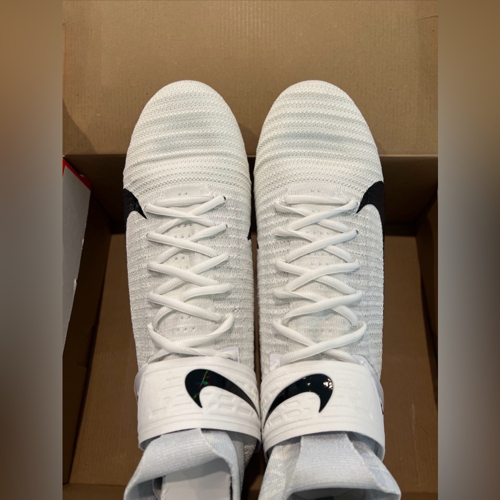 Size 14 Nike Alpha Menace Elite 2 Flyknit White Football Cleats AO3374-101 - Picture 3 of 7